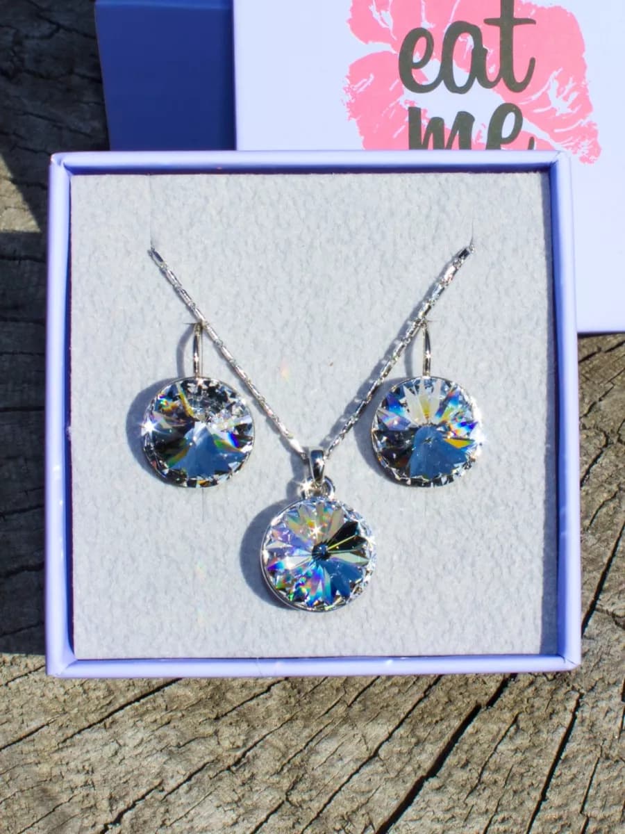 Комплект бижутерии с кристаллами