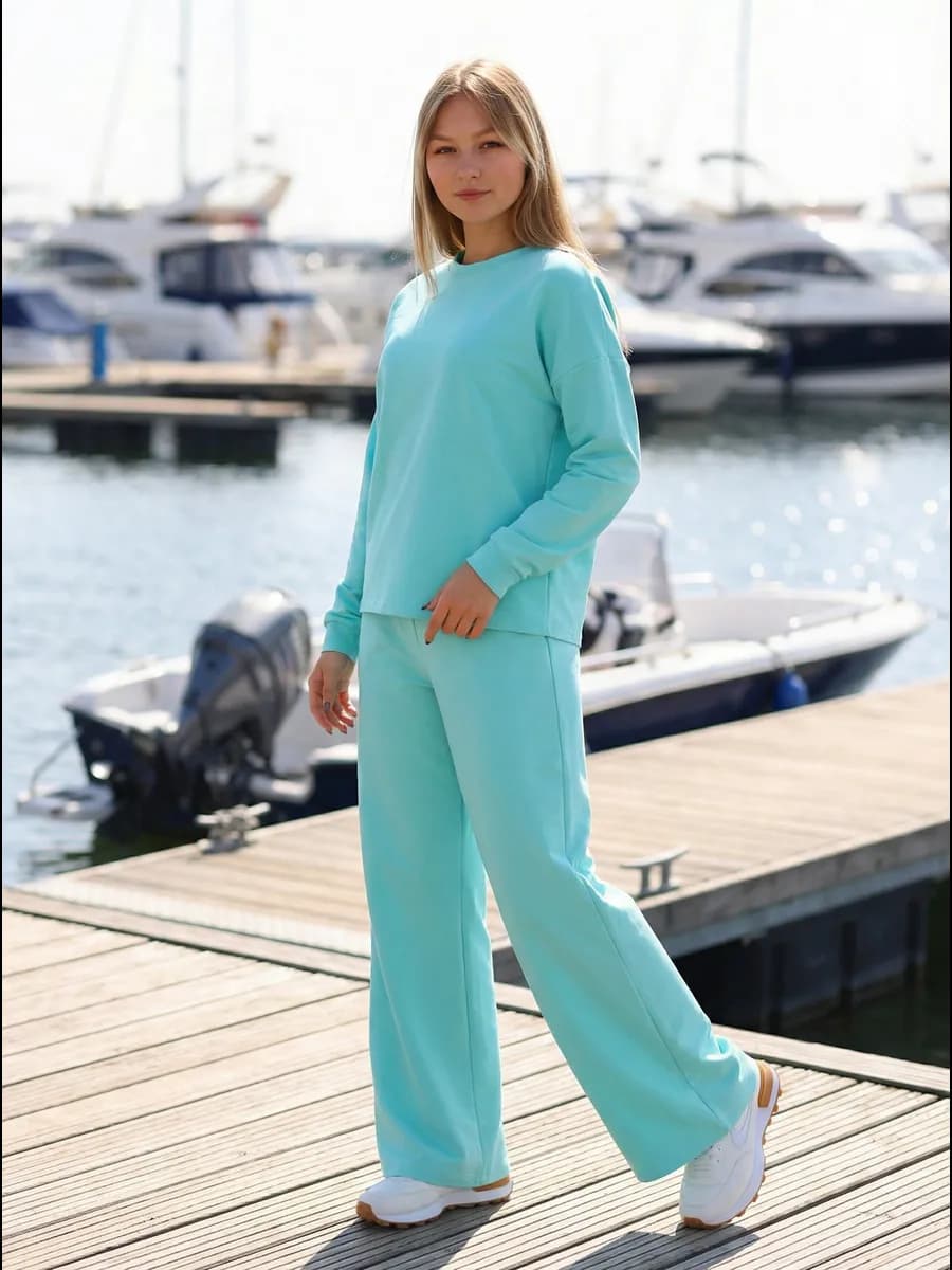 Спортивный костюм оверсайз с широкими брюками