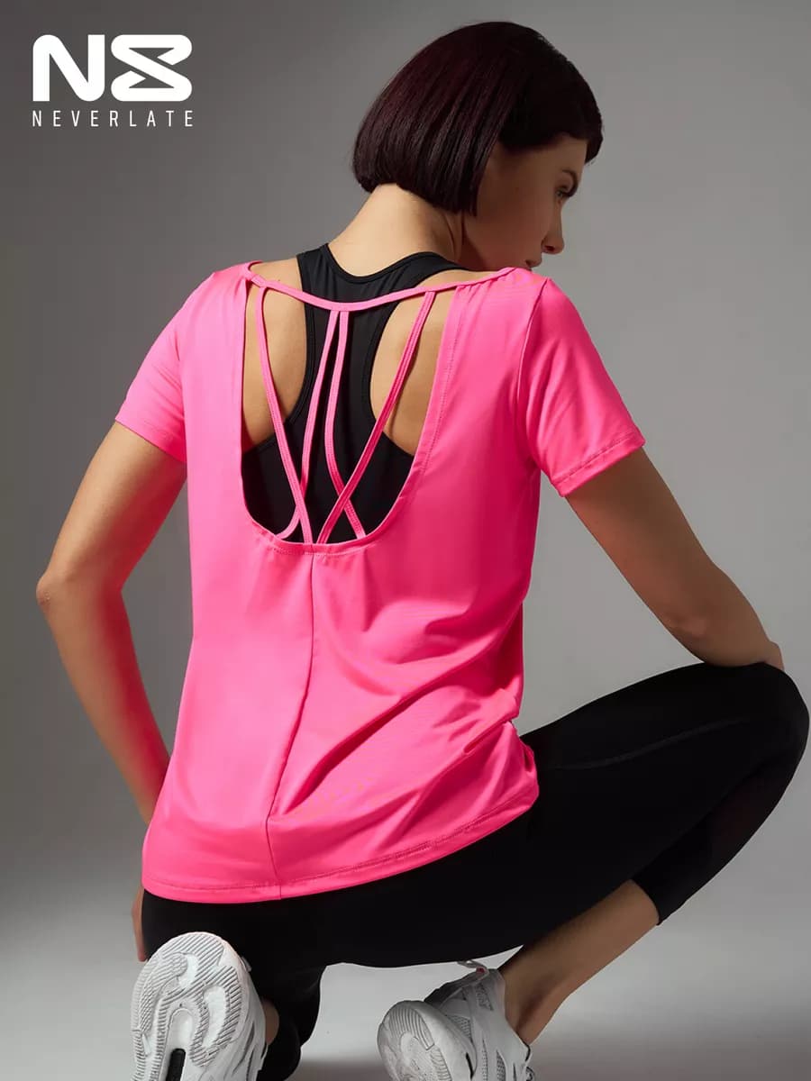 Футболка спортивная свободного кроя с открытой спиной