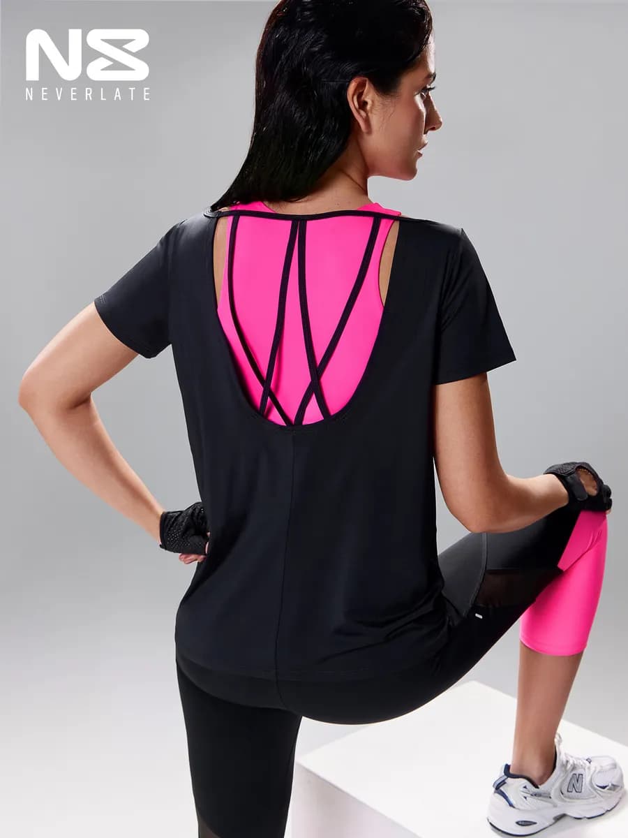 Футболка спортивная свободного кроя с открытой спиной