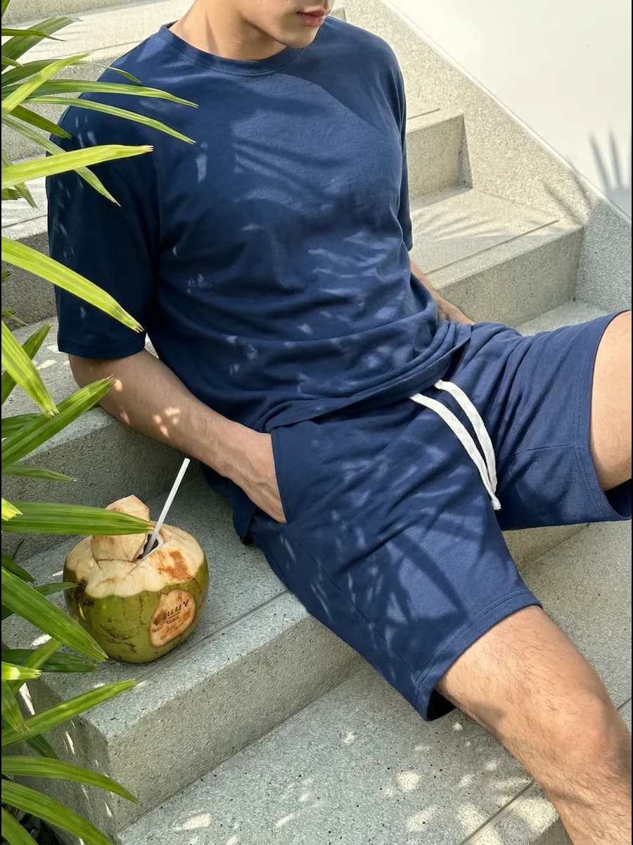 Домашний костюм с шортами и футболкой спортивный