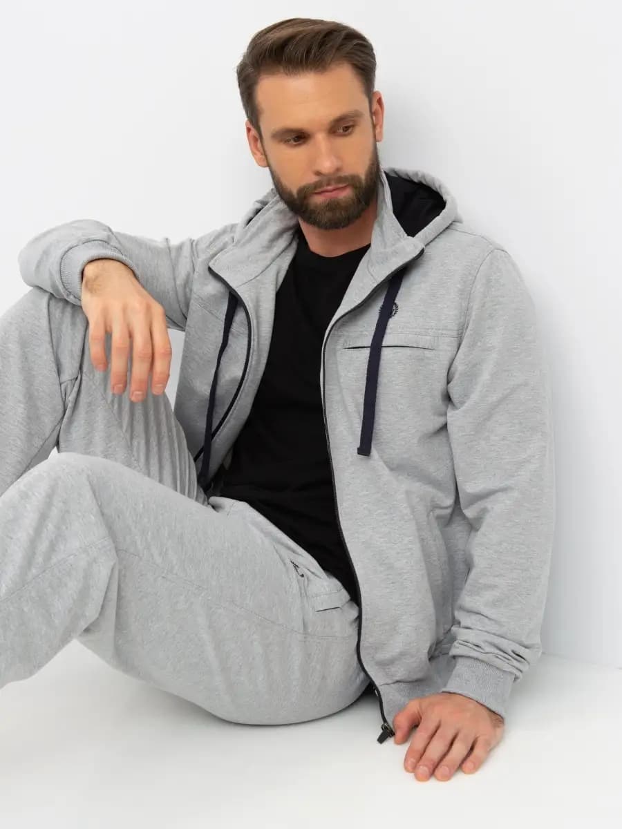 Костюм спортивный