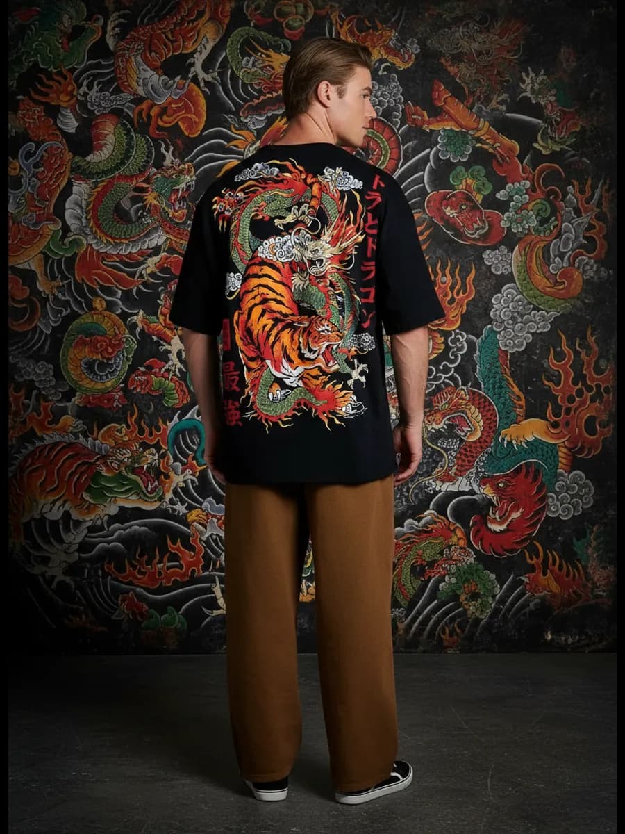 Футболка оверсайз с принтом на спине