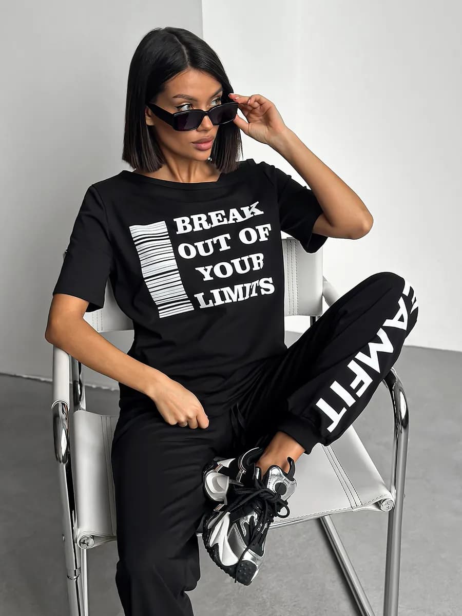 Женский спортивный трикотажный костюм