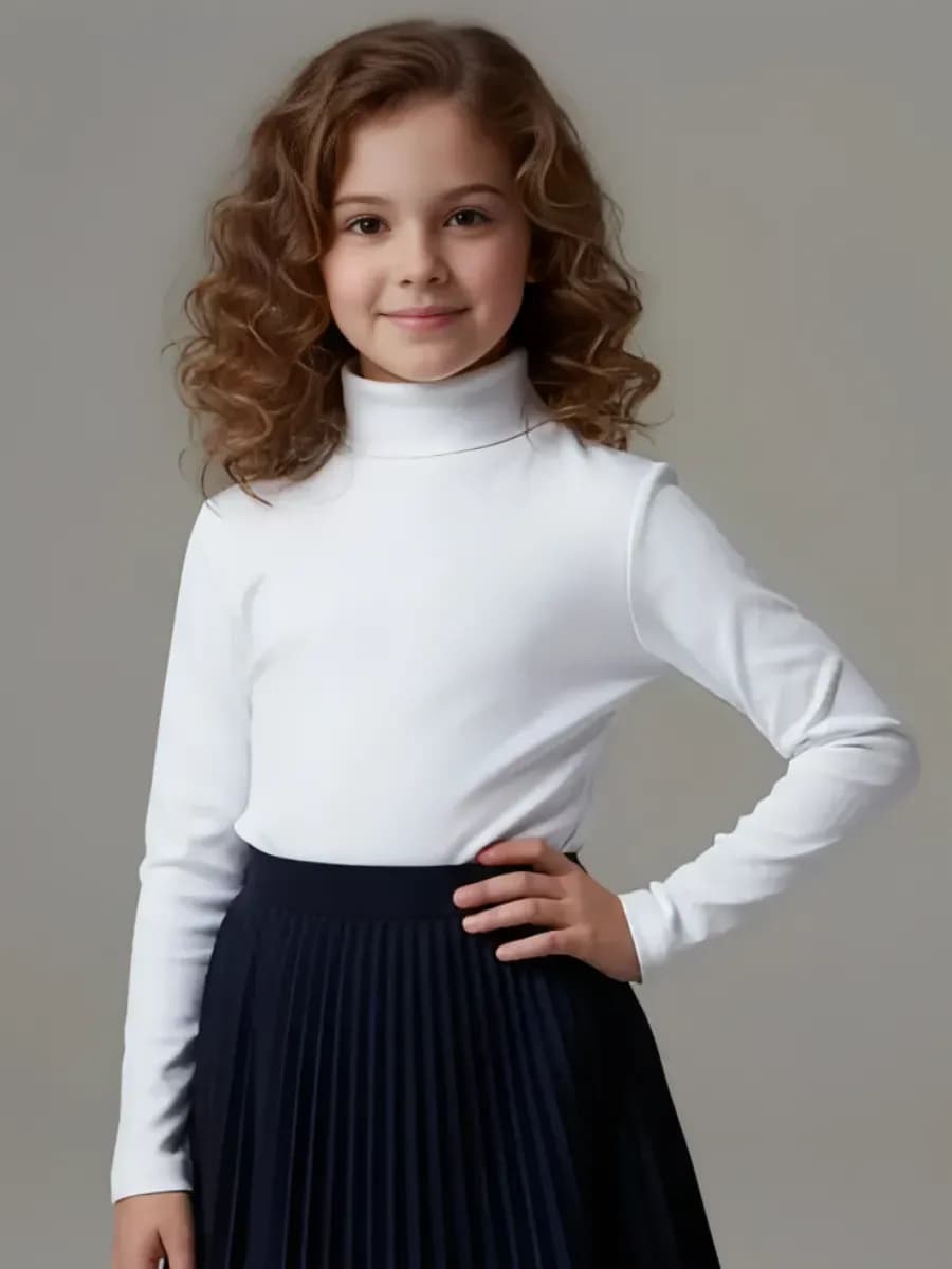 Белая водолазка с высоким горлом