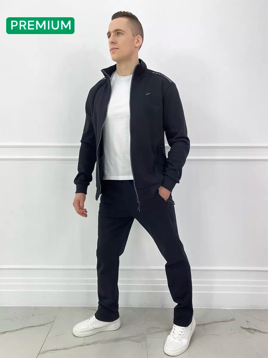 Спортивный костюм на молнии с прямыми брюками