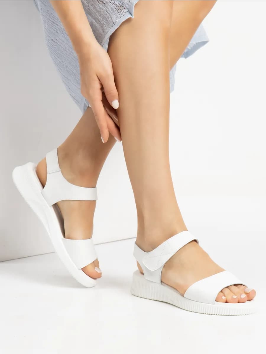 Босоножки женские белые