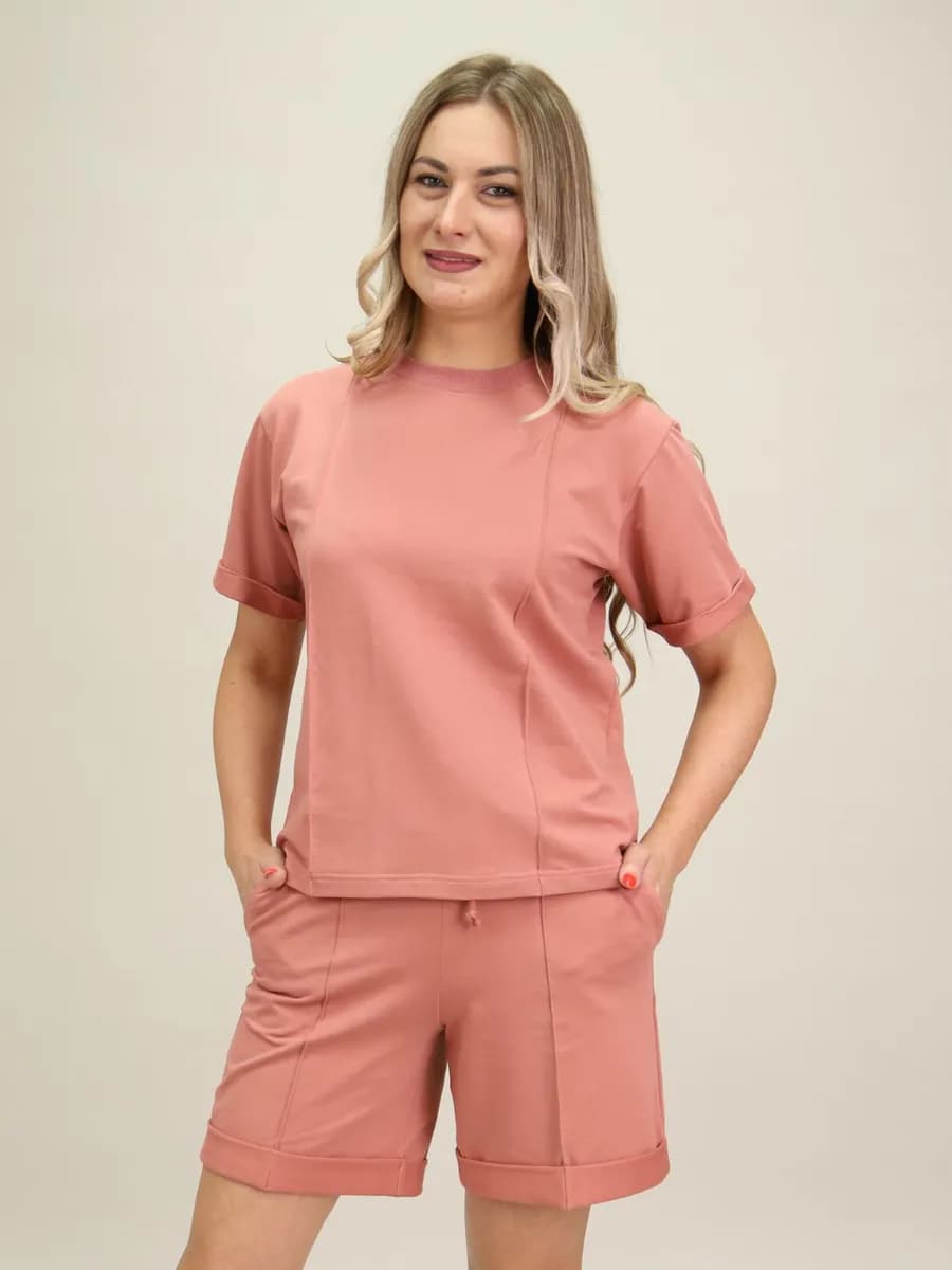 Костюм с шортами и футболкой летний