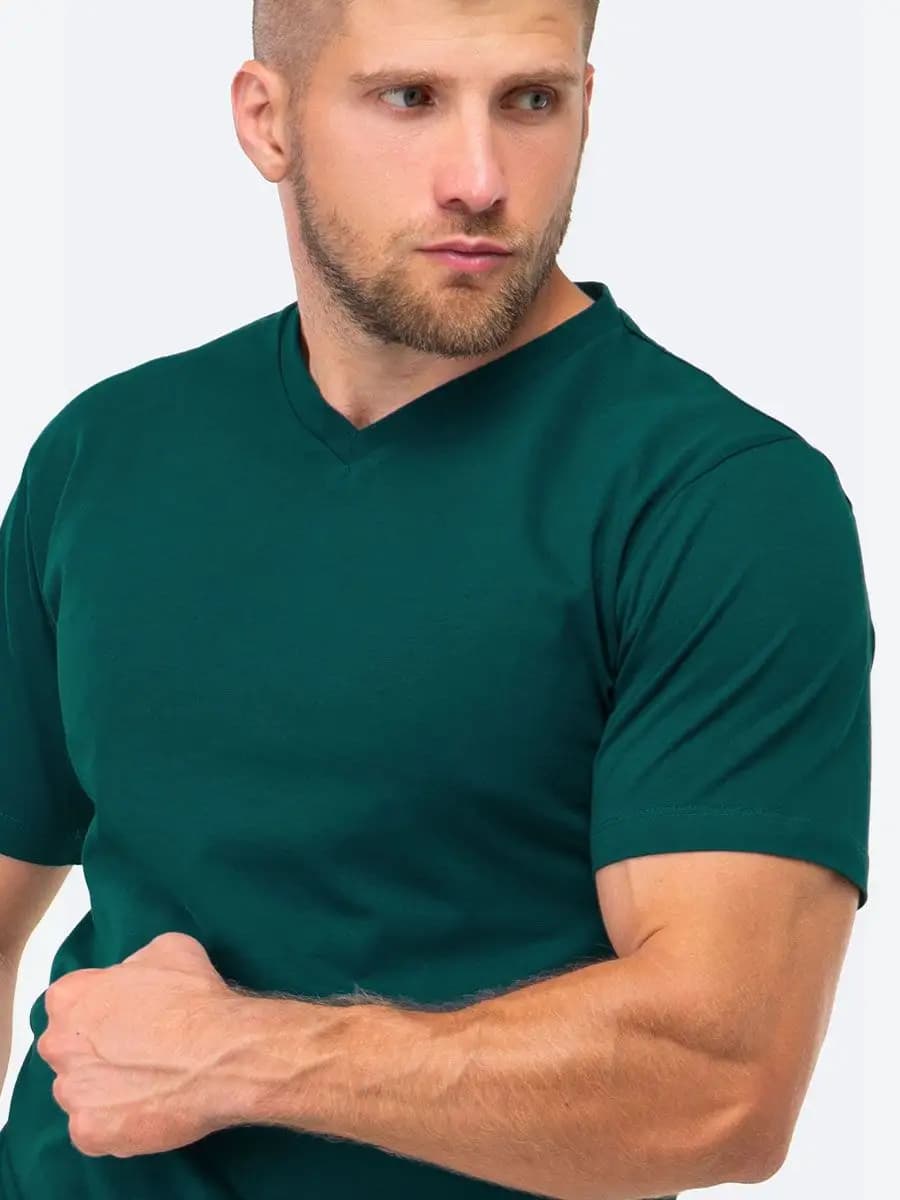 Футболка базовая с v-образным вырезом