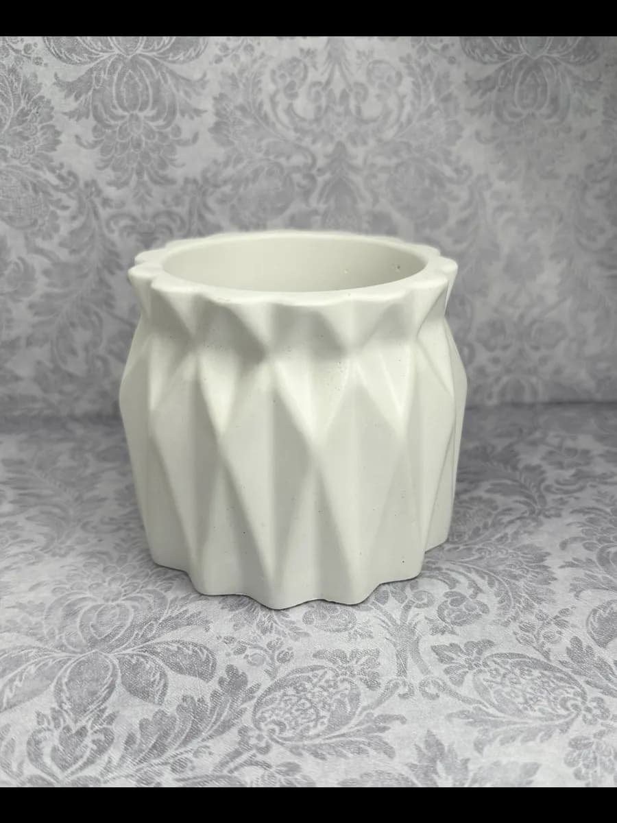 Кашпо из гипса, ваза