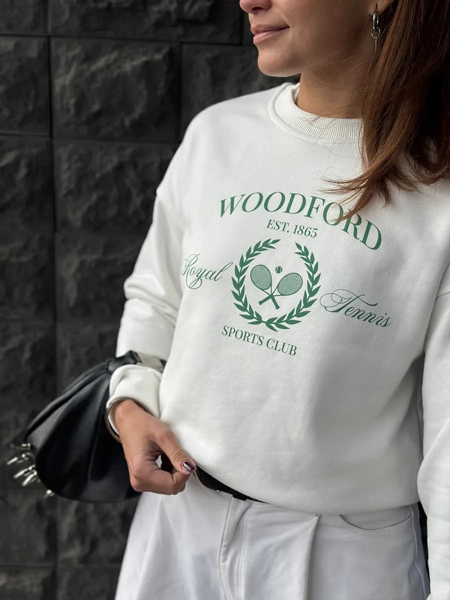 Свитшот белый базовый с принтом