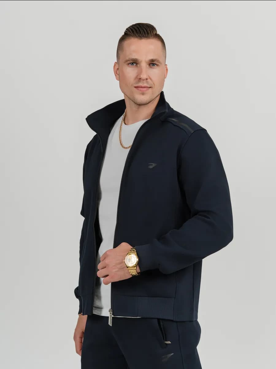 Спортивный костюм на молнии с прямыми брюками