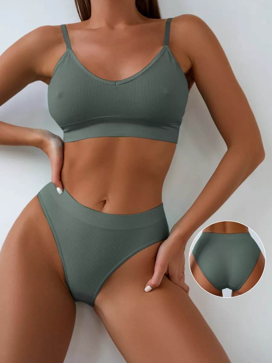 Комплект нижнего белья бесшовный спортивный топ трусы рубчик