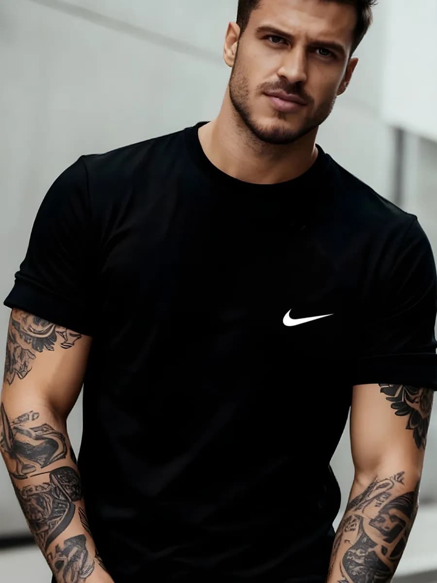 Футболка черная с принтом