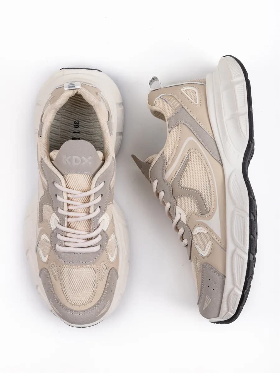 Кроссовки спортивные