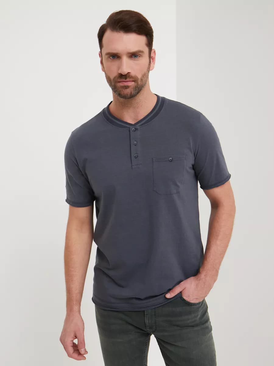 Базовая футболка на пуговицах хлопок