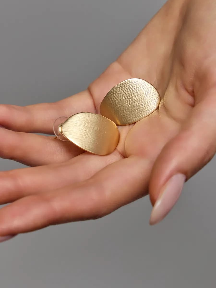 Серьги бижутерия матовые золотистые гвоздики