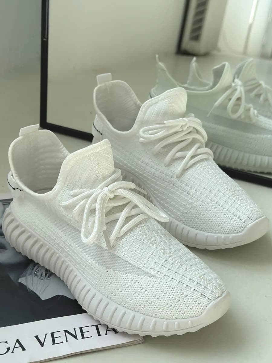 Кроссовки летние изики