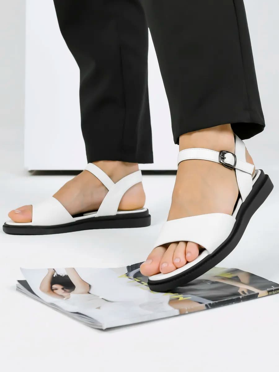 Летние сандали без каблука