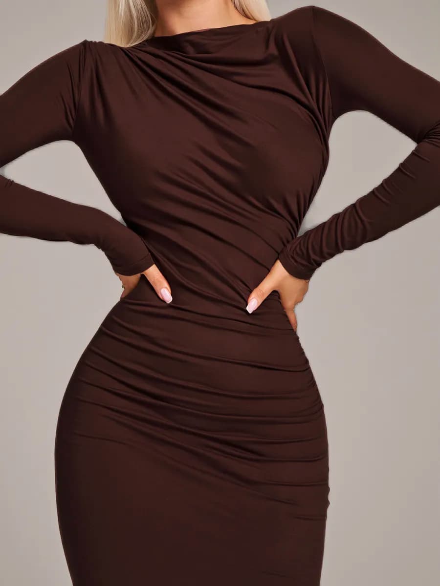 Платье длинное облегающее со сборкой миди