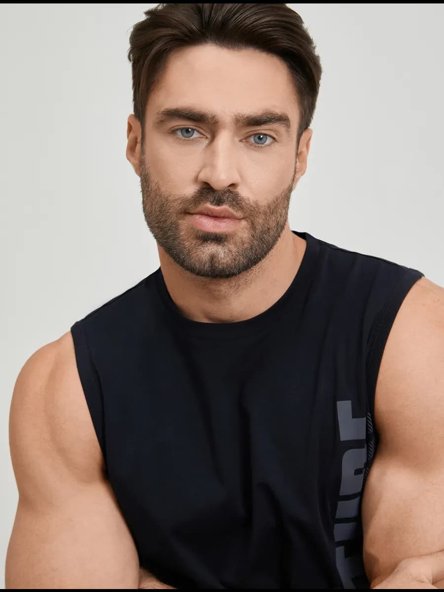 Футболка без рукавов больших размеров с надписью