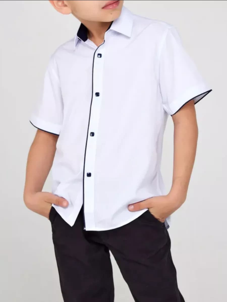 Белая рубашка для мальчика с коротким рукавом на кнопках