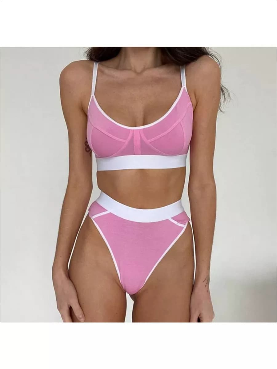 Комплект нижнего белья спортивный топ и трусы