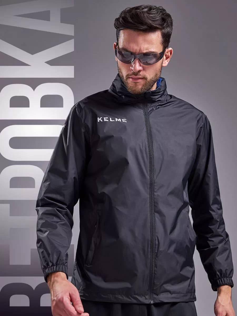 Ветровка спортивная с капюшоном