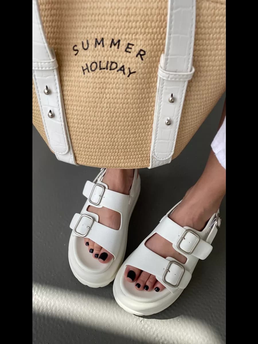 Босоножки шлепанцы на массивной подошве сандалии