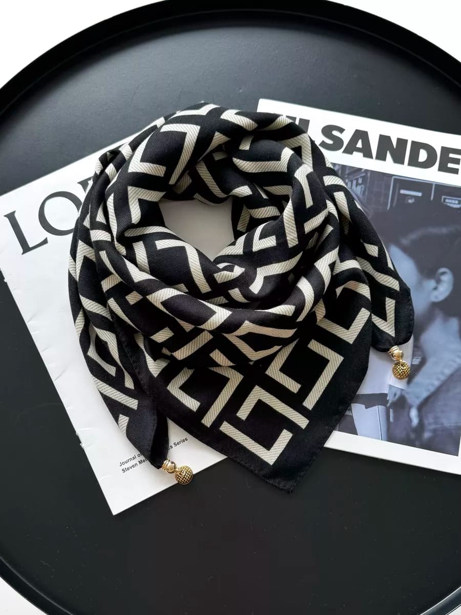 Платок на голову и шею весенний