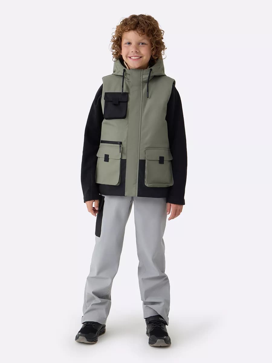 Демисезонная жилетка детская утепленная с капюшоном