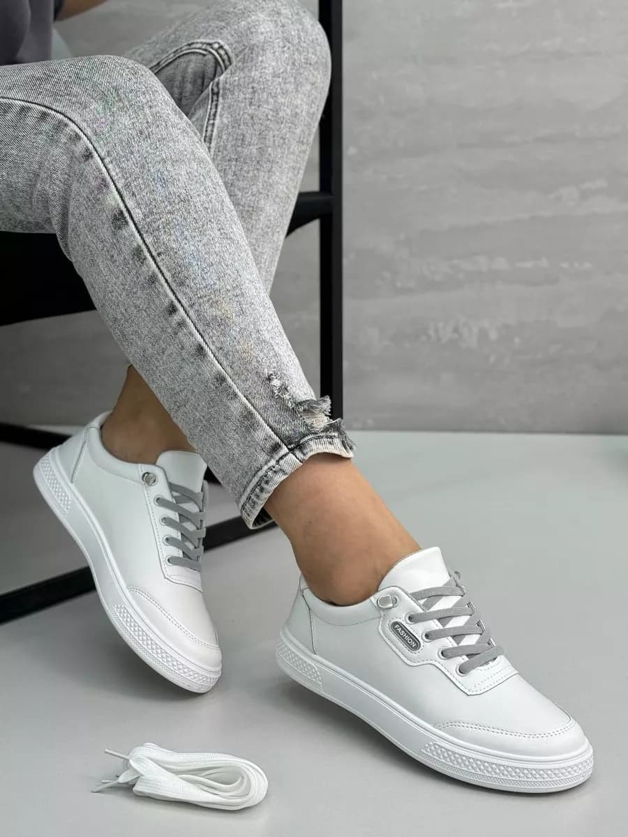 Кроссовки женские