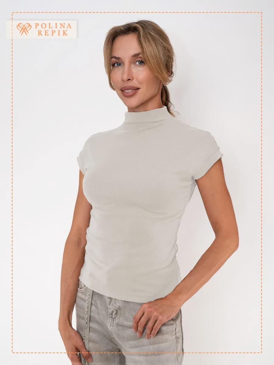 Футболка с горловиной