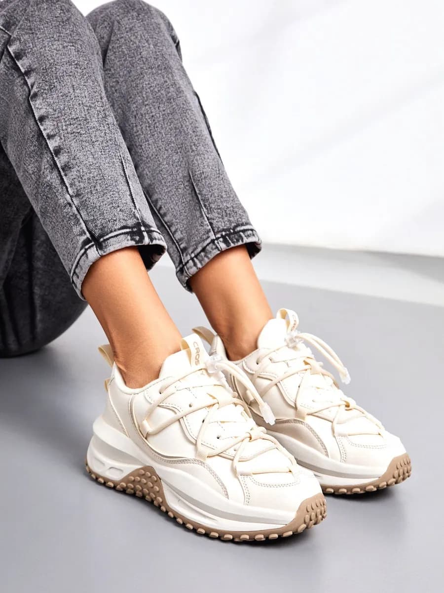 Кроссовки весенние на высокой платформе