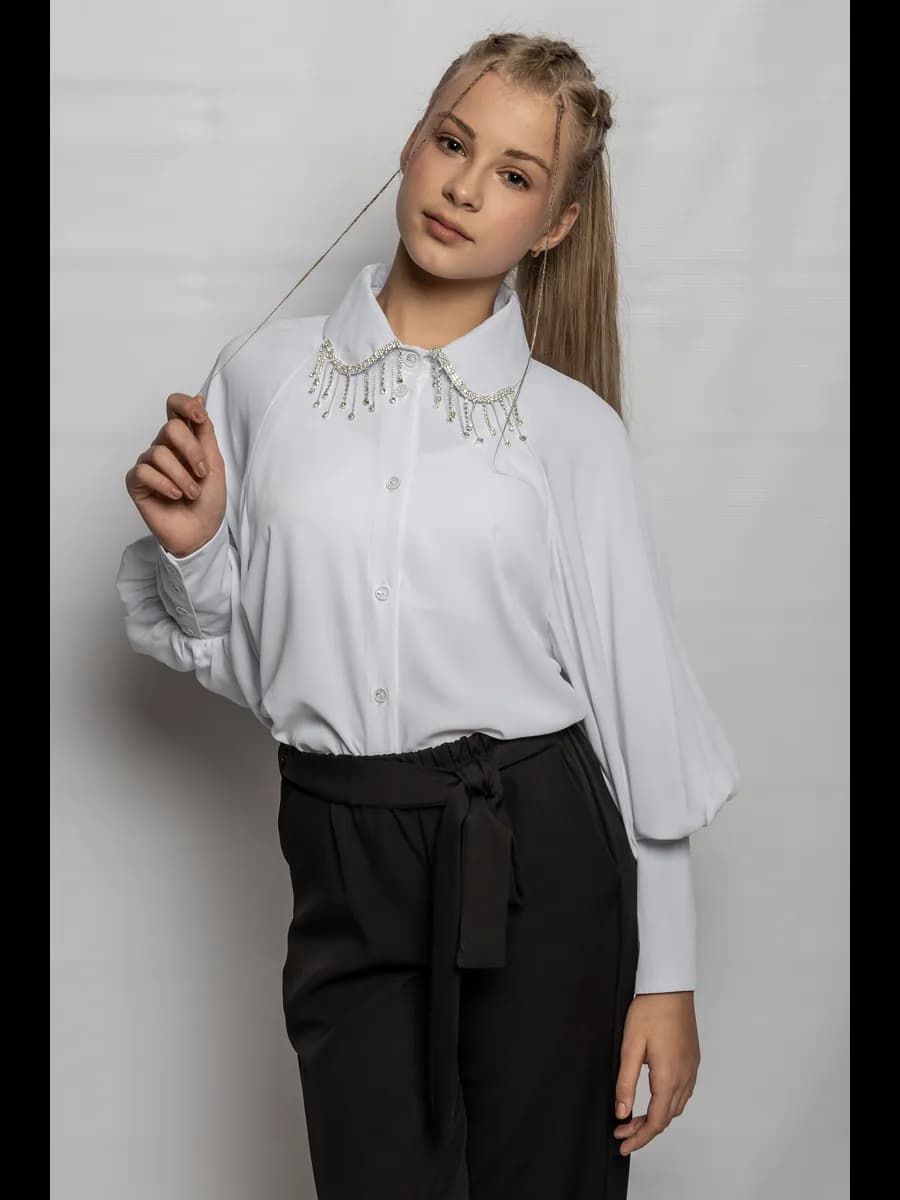 Блузка нарядная с длинным рукавом белая