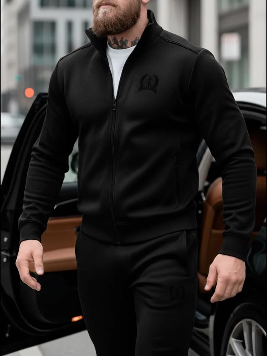 Брендовый спортивный костюм на молнии