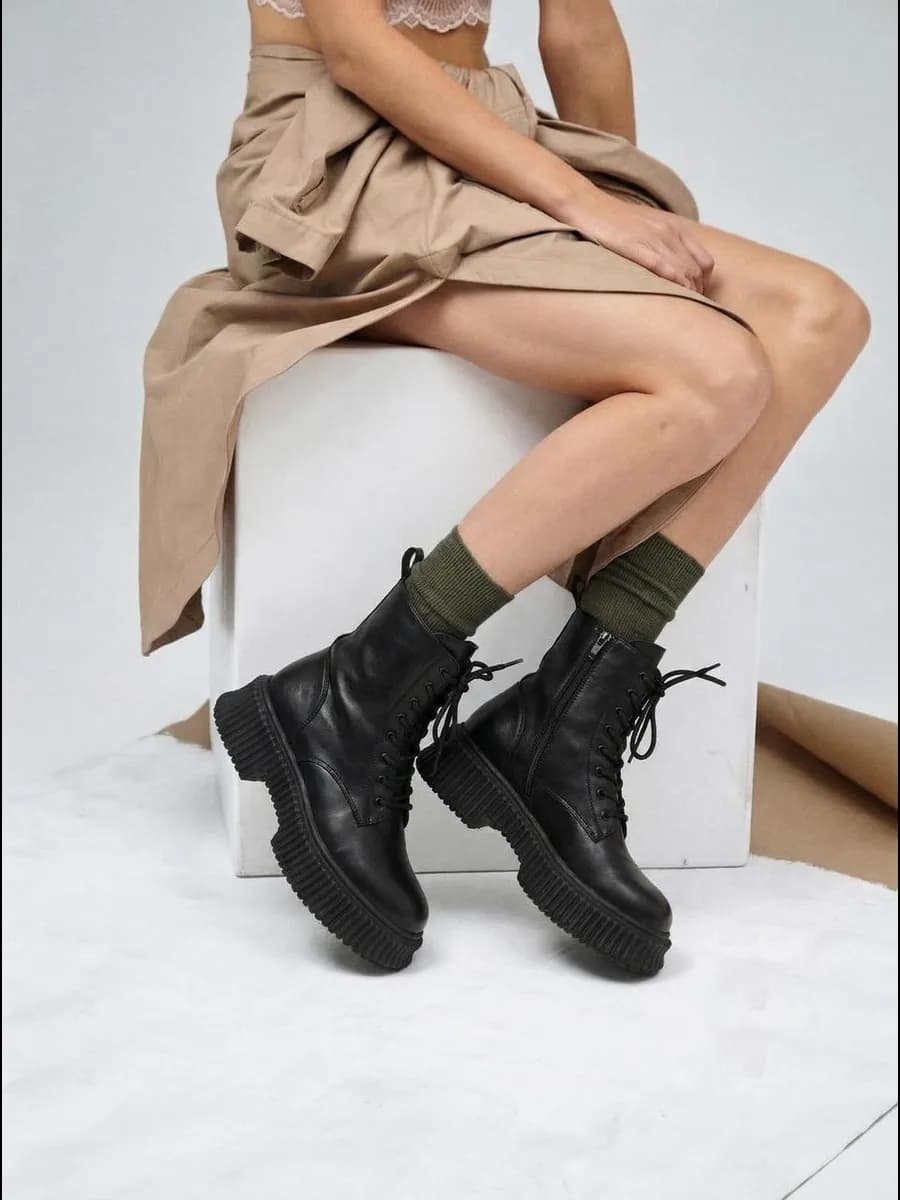 Зимние ботинки берцы с натуральным мехом и шнуровкой