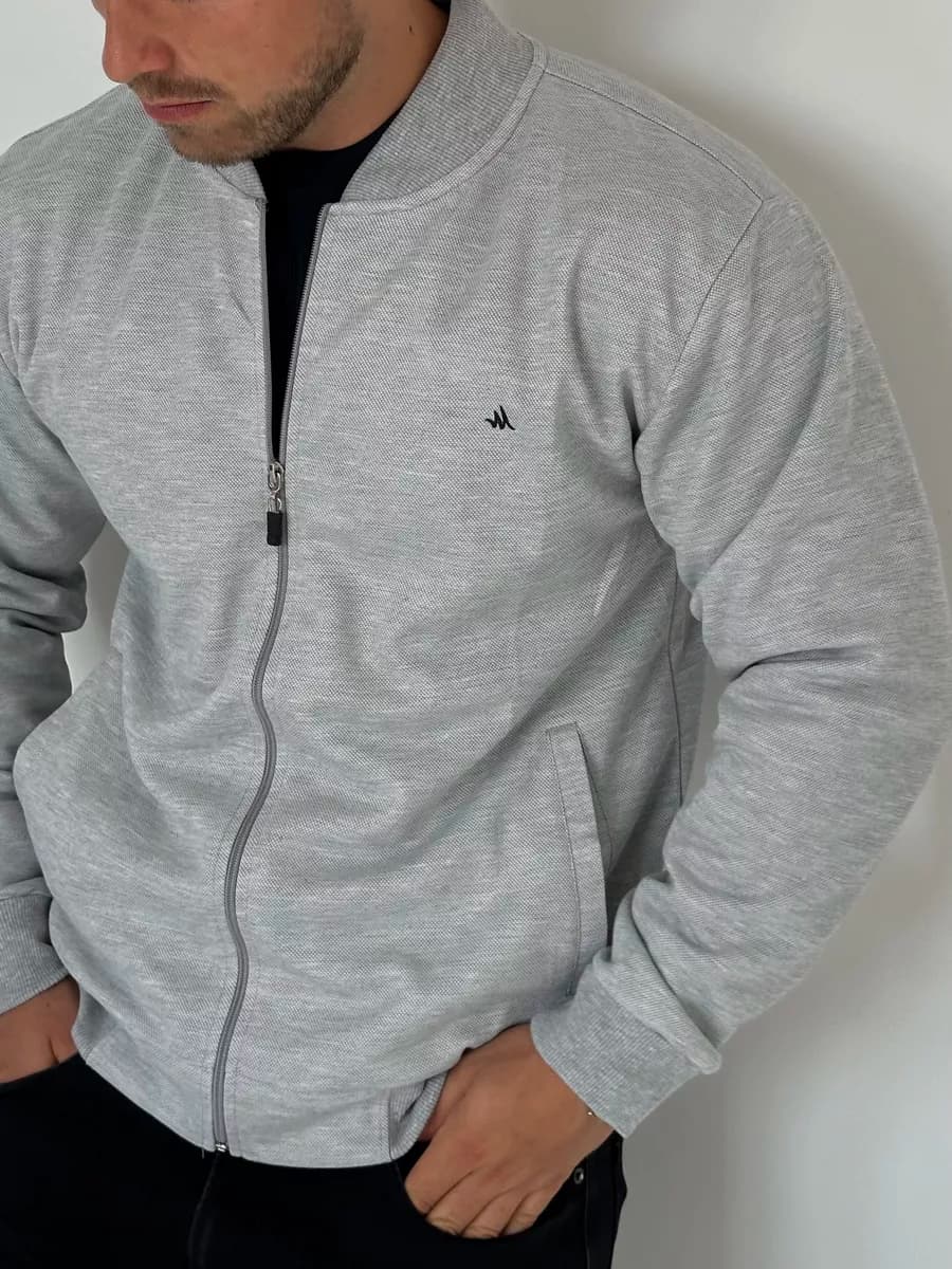 Мужской трикотажный бомбер без капюшона