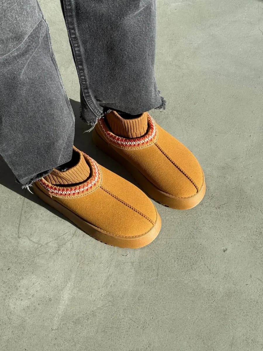 Угги зимние на толстой подошве полусапожки