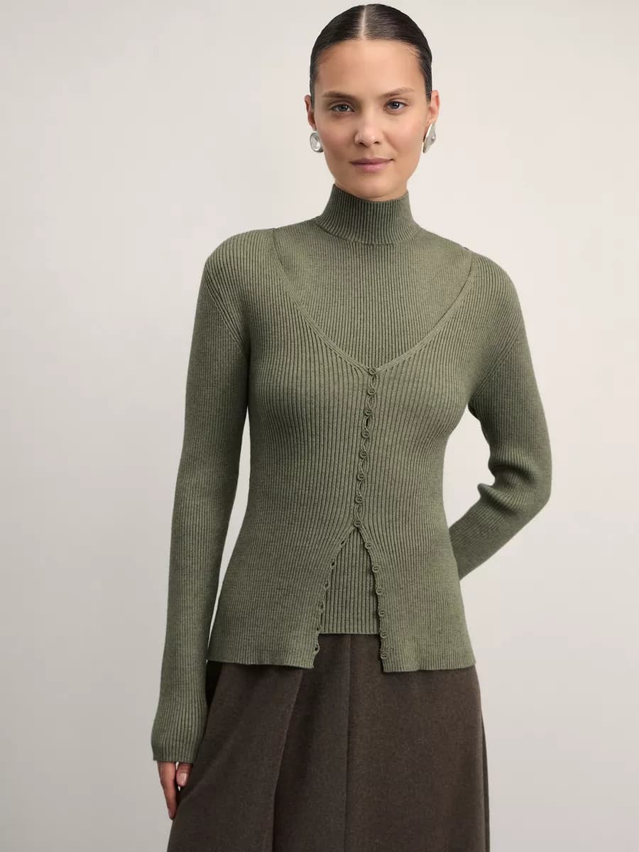 Джемпер тонкий в рубчик вязаный с вырезом на пуговицах