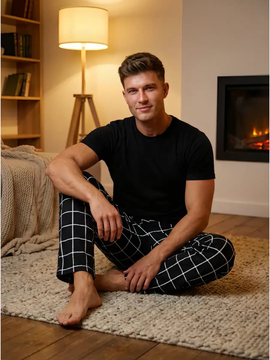 Пижама со штанами и футболкой домашний костюм