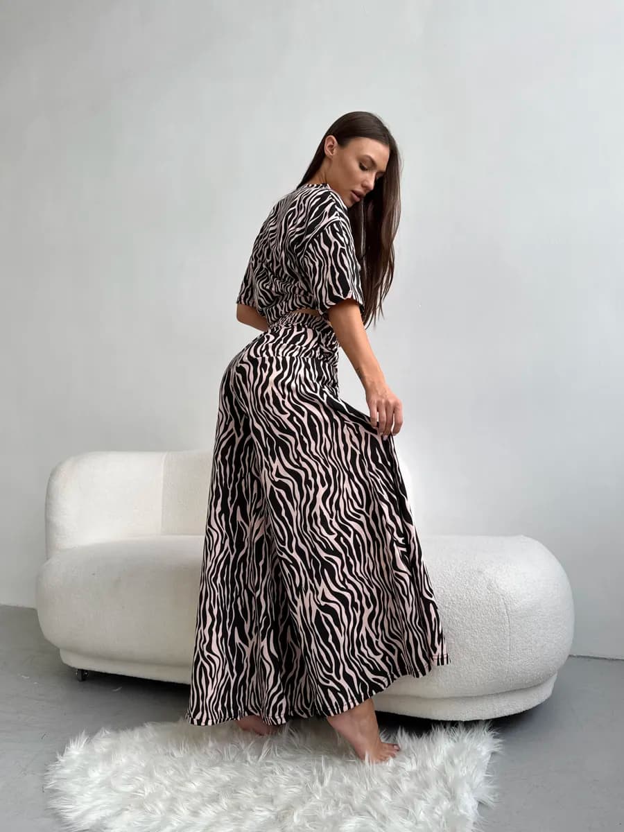 Костюм домашний с брюками и футболкой хлопковый летний