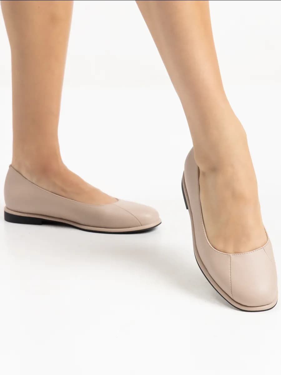 Туфли женские на низком каблуке бежевые