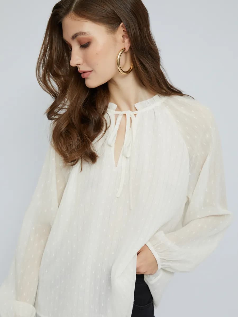 Женская полупрозрачная блузка завязки