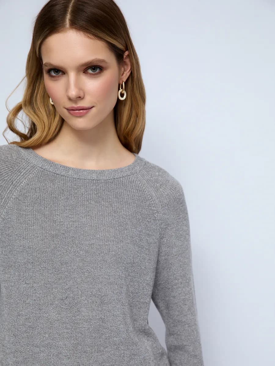 Вязаный женский джемпер рукав-реглан