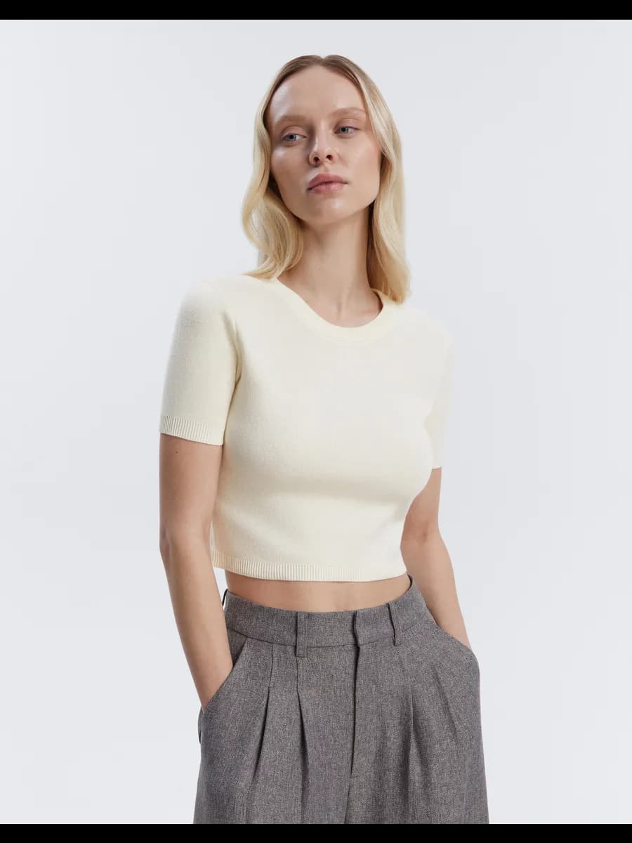 Молочный базовый укороченный джемпер Fitted