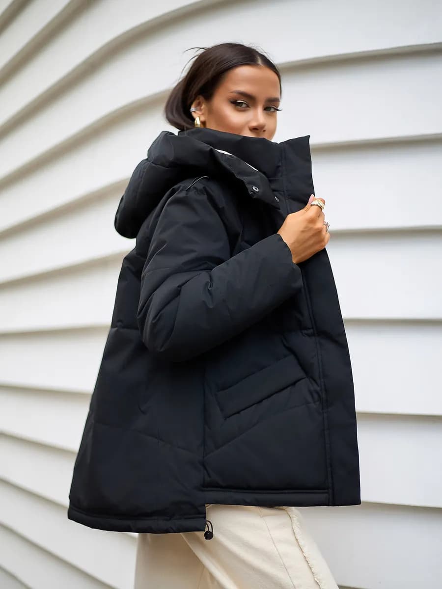 Куртка демисезонная на осень с капюшоном укороченная