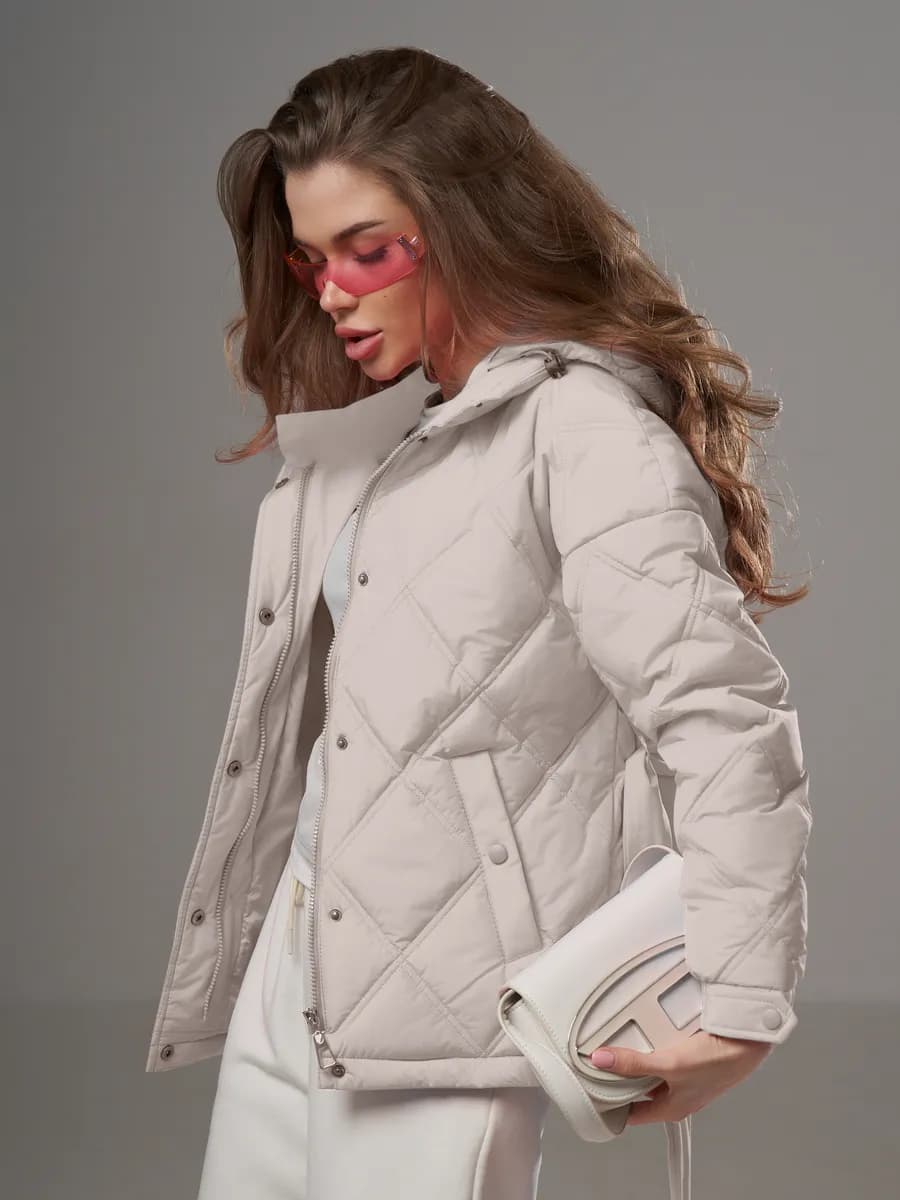 Куртка демисезонная весна с капюшоном стеганая