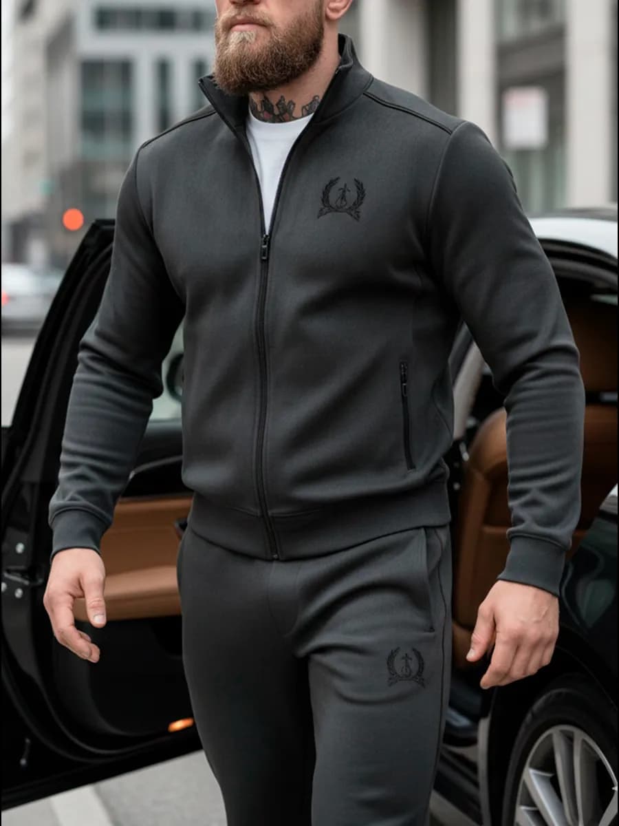 Брендовый спортивный костюм на молнии