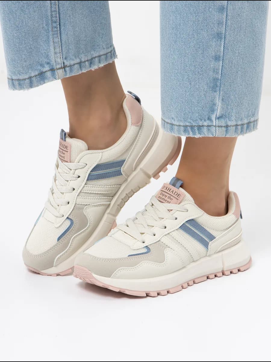 Весенние кроссовки женские